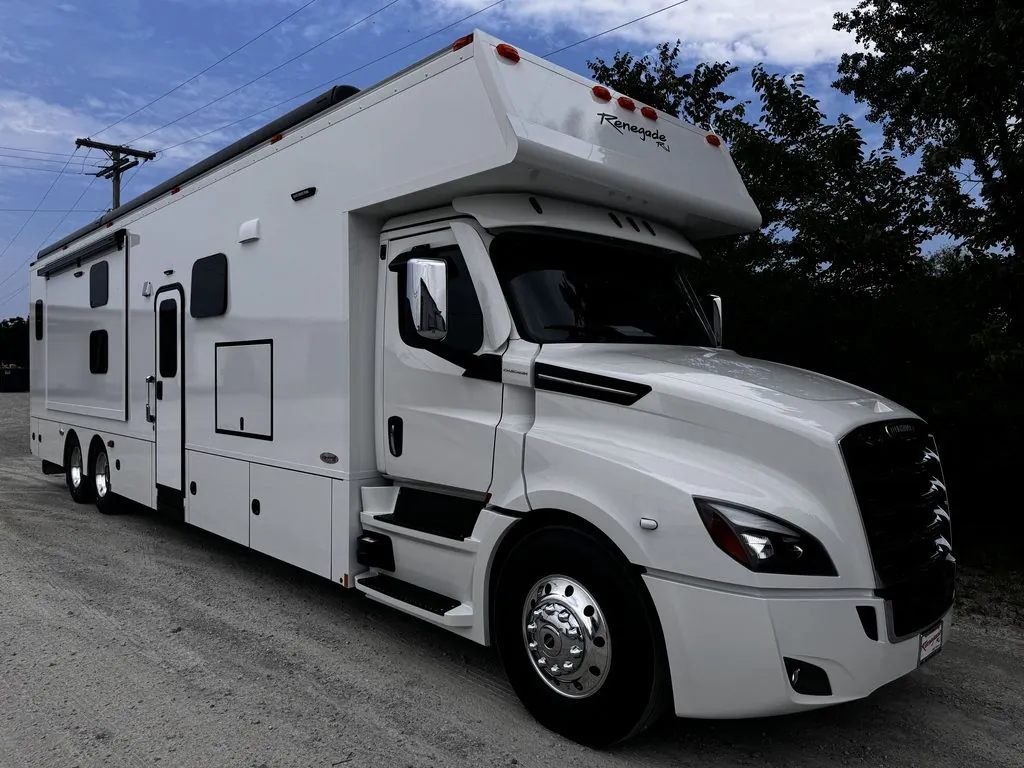 2025 Renegade RV Classic 45CBF - Photo 2