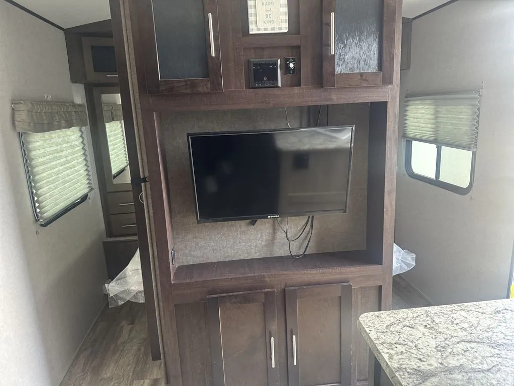 2018 Forest River RV Surveyor Legend 295QBLE, Photos photo 10