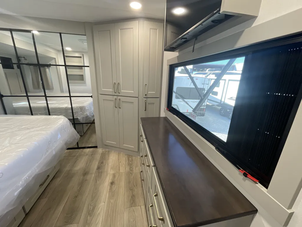 2026 Brinkley Model G 3950, Photos photo 25