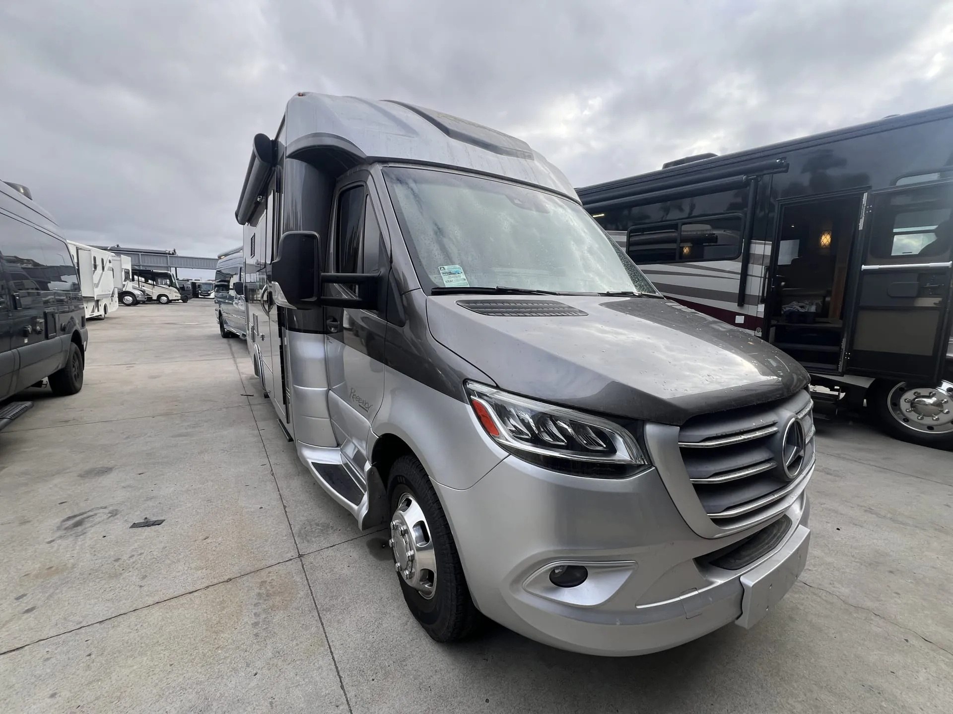 2021 Regency Ultra Brougham 25MB - Photo 2