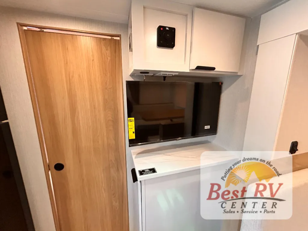 2027 Winnebago Micro Minnie 2108DS, Photos photo 32