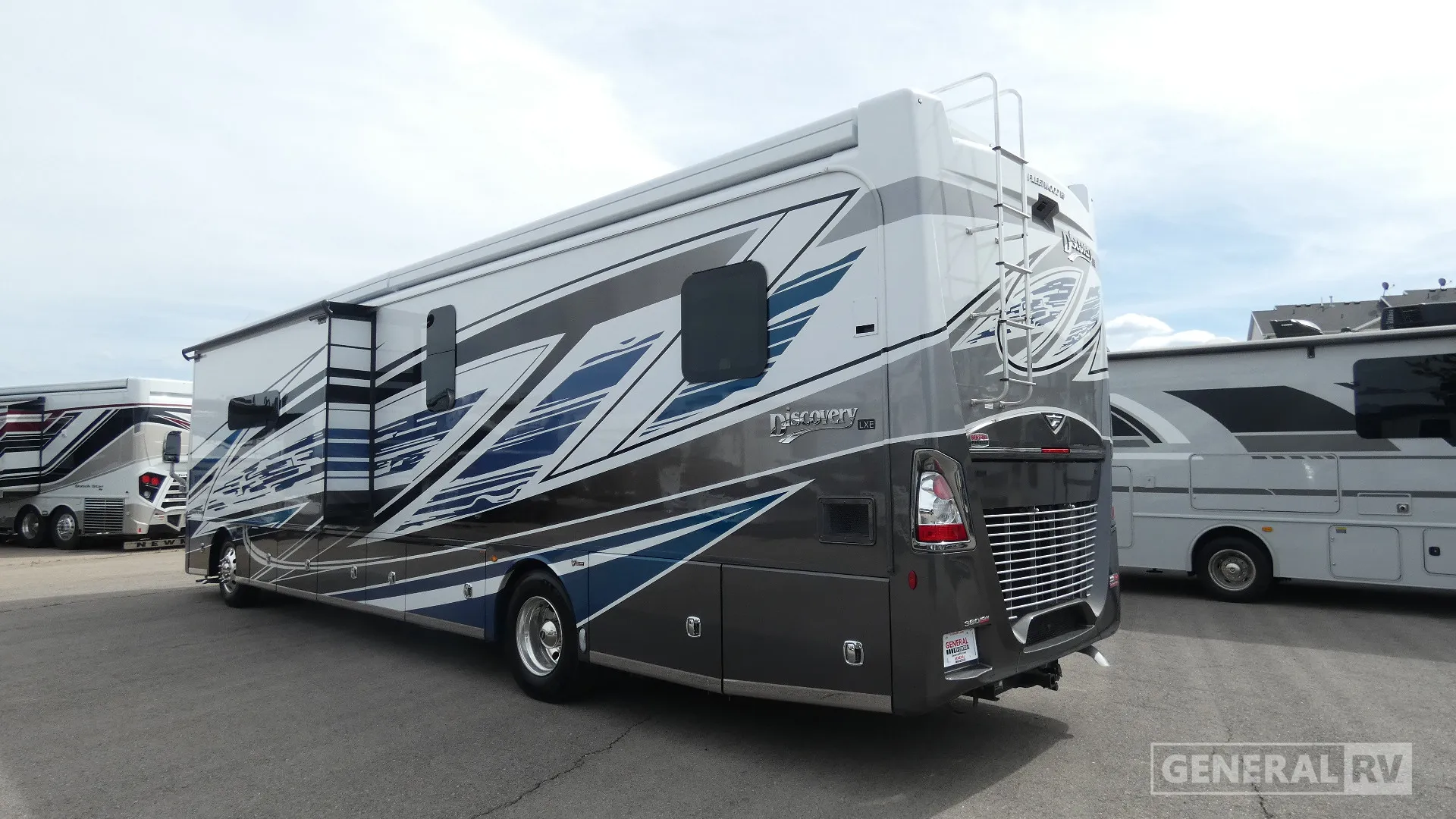 2026 Fleetwood Discovery LXE 40G - Photo 4