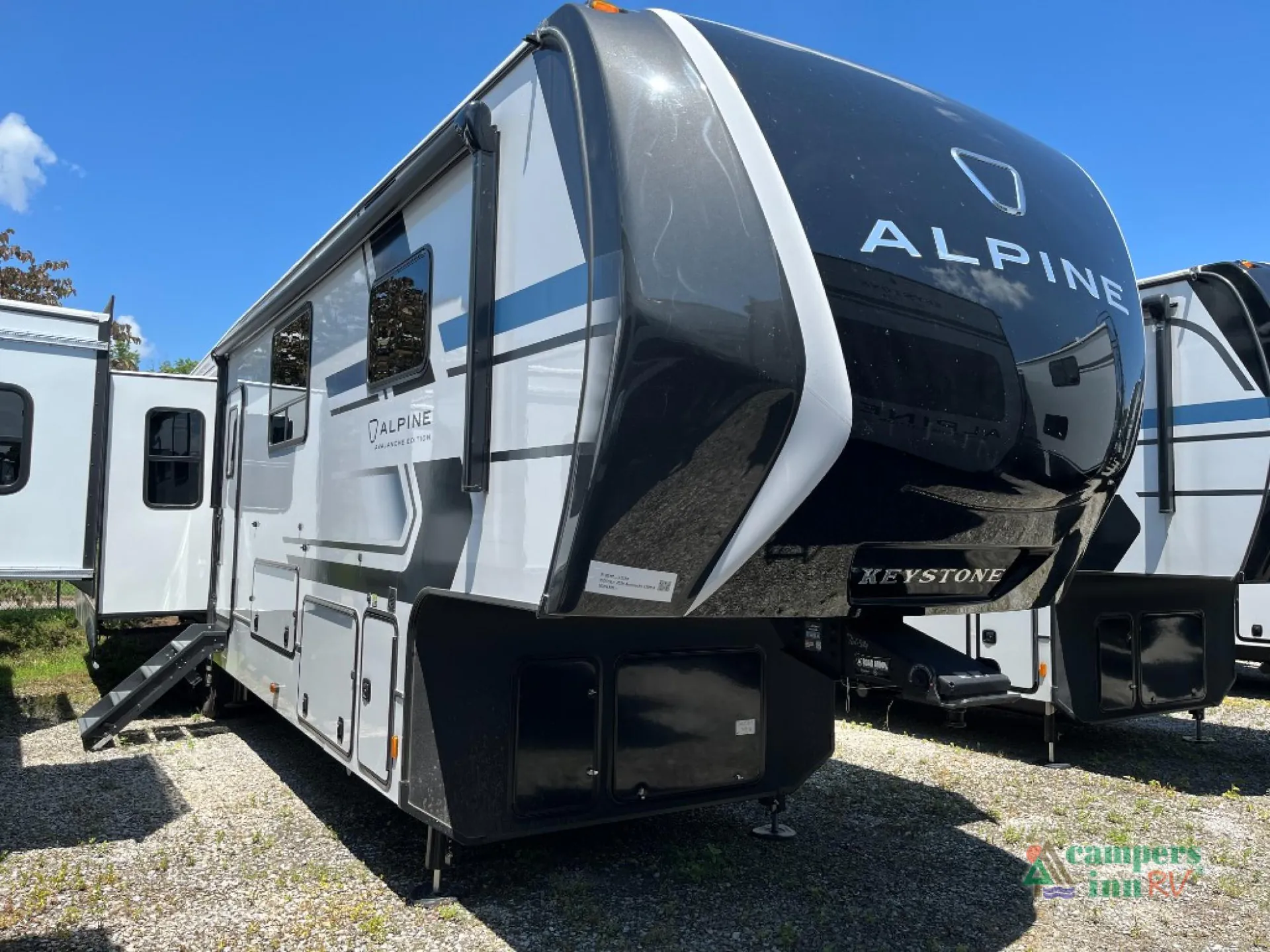 2026 Keystone Avalanche 379MB - Photo 2