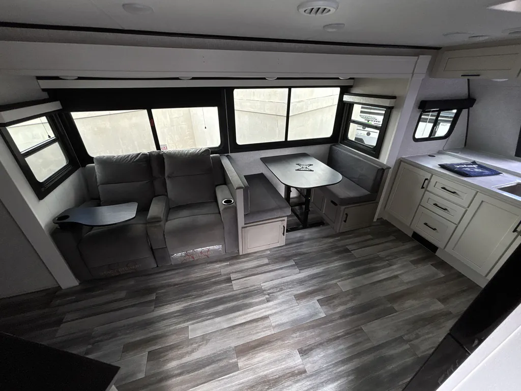 2025 Jayco Jay Feather 26FK, Photos photo 2