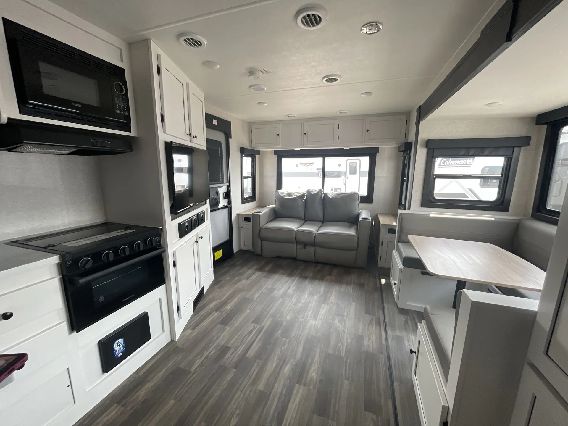2024 Highland Ridge Range Lite 262RL — living area main