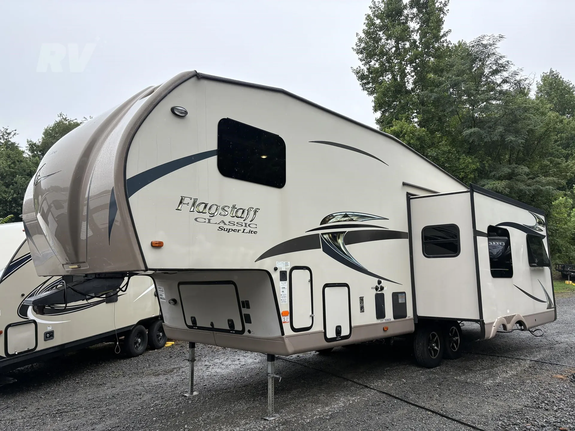 2016 Forest River Flagstaff Classic Super Lite 8528RLIKWS - Photo 2