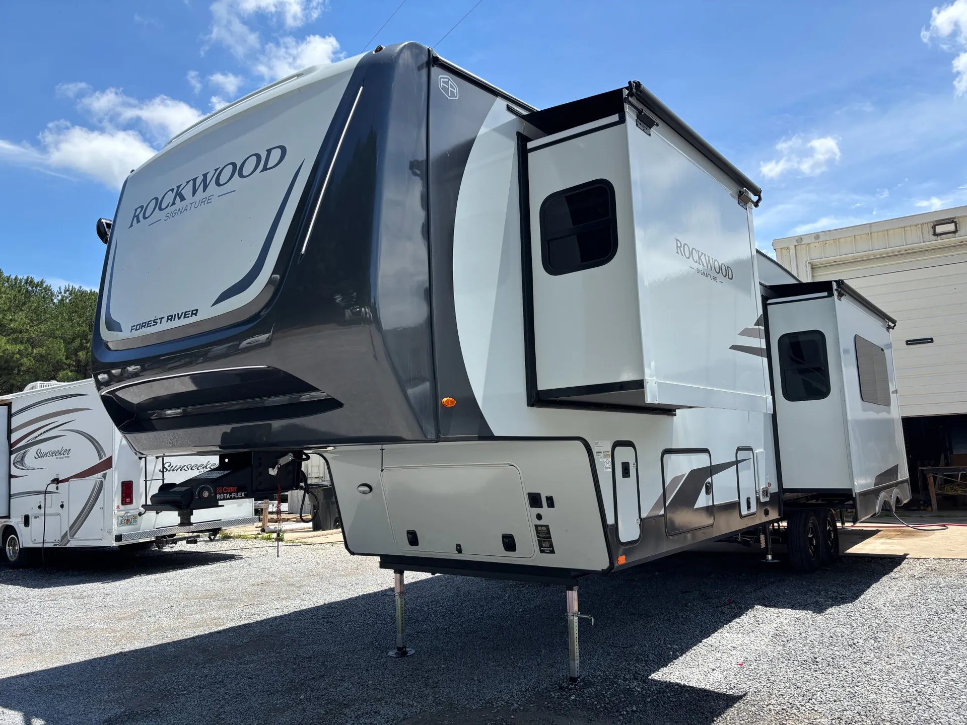 2026 Forest River Rockwood Signature 404SRK - Photo 4