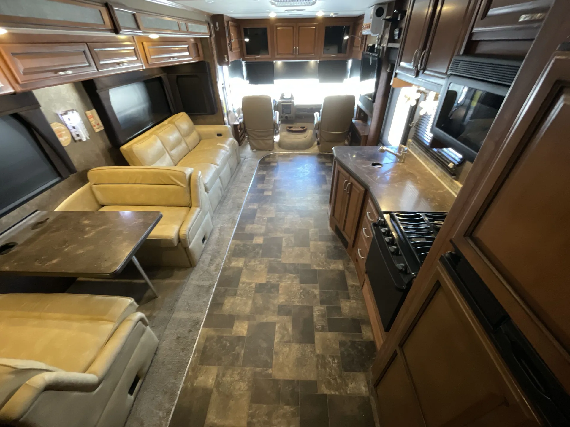 2014 Fleetwood Bounder 36E — living area main