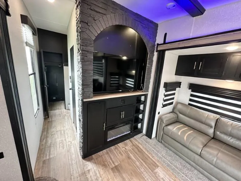 2021 Forest River Cherokee 39SR — Photo 7