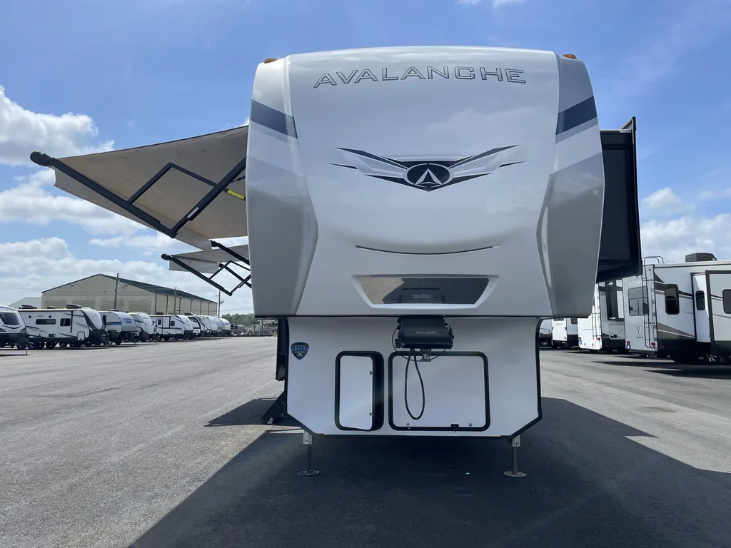 2023 Keystone Avalanche 390DS, Photos photo 2