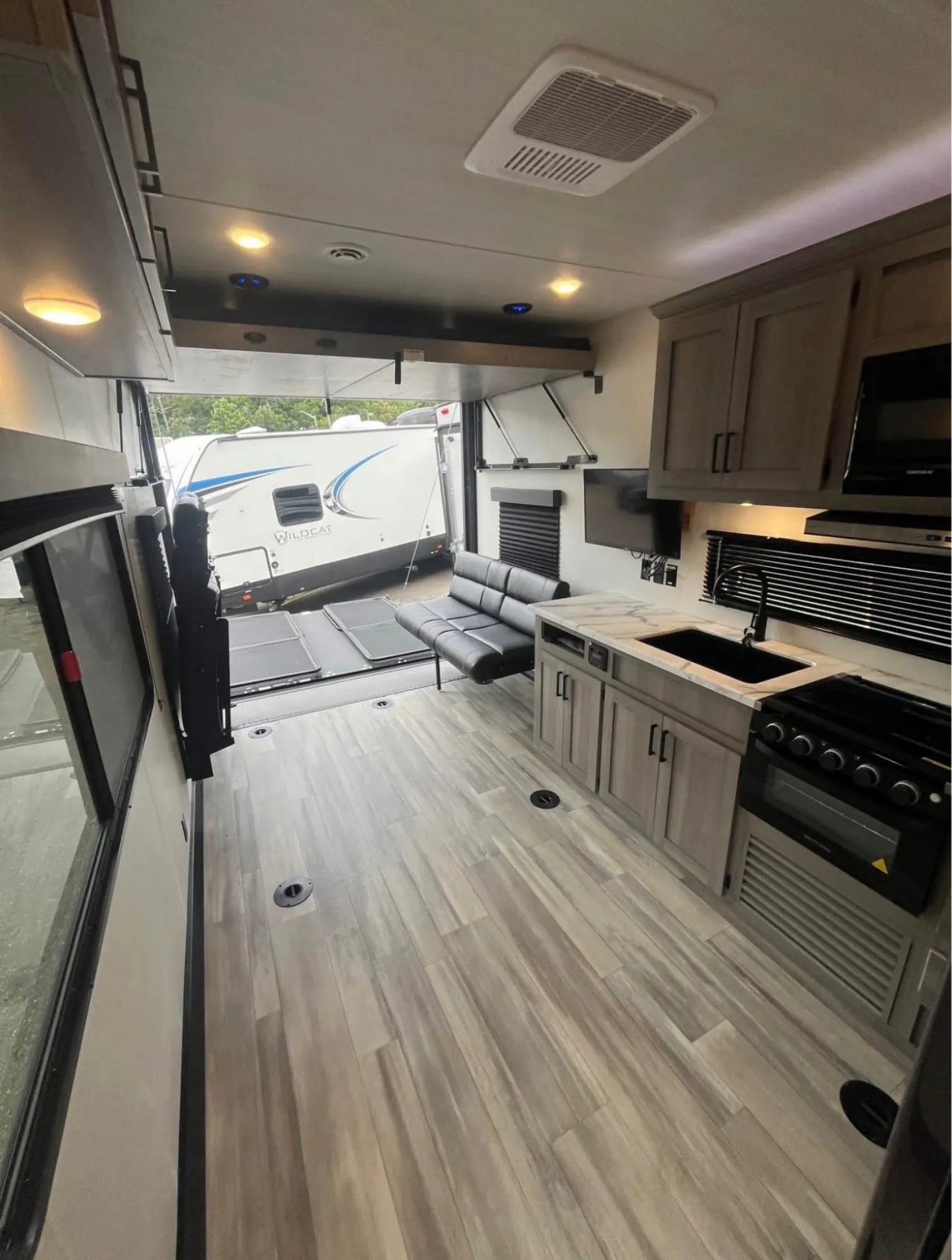 2024 Keystone Carbon Aluminum 29WFO dealer photo 6 from Camping World