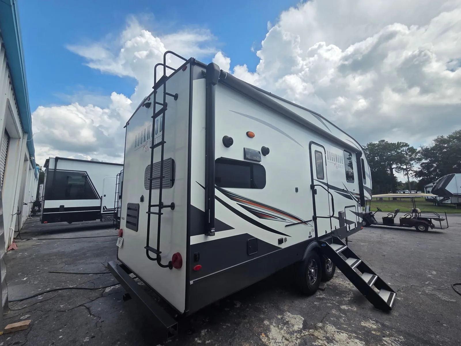 2021 Forest River Rockwood Ultra Lite 2442BS - Photo 3