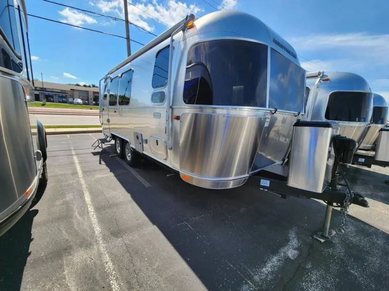 2024 Airstream Flying Cloud 23FB - Photo 2
