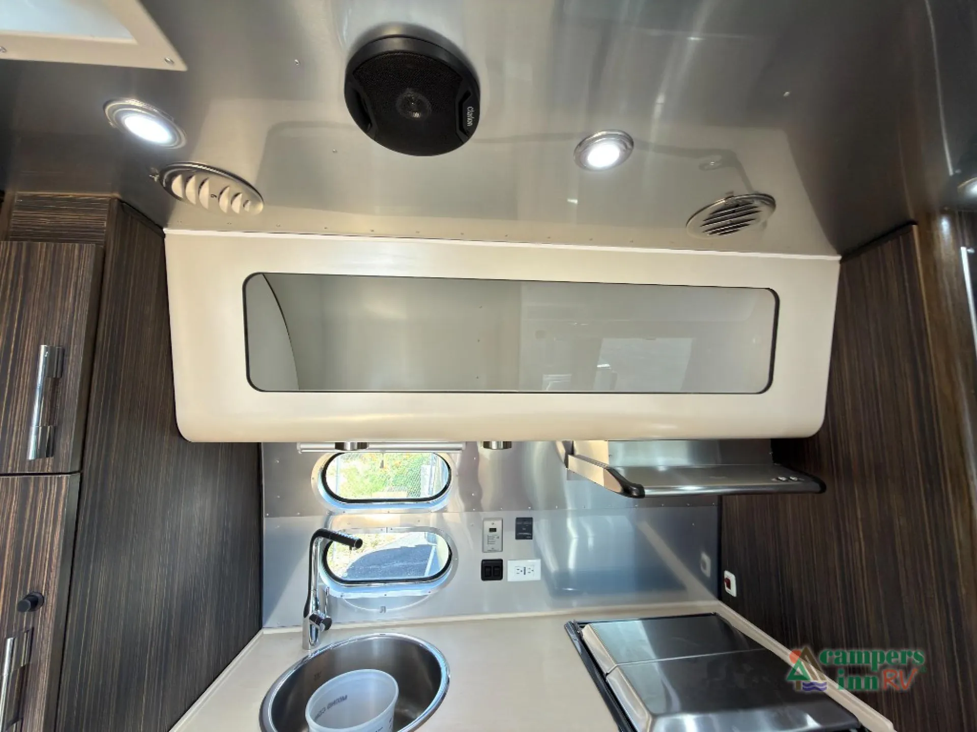 2019 Airstream International 23FB - Photo 3