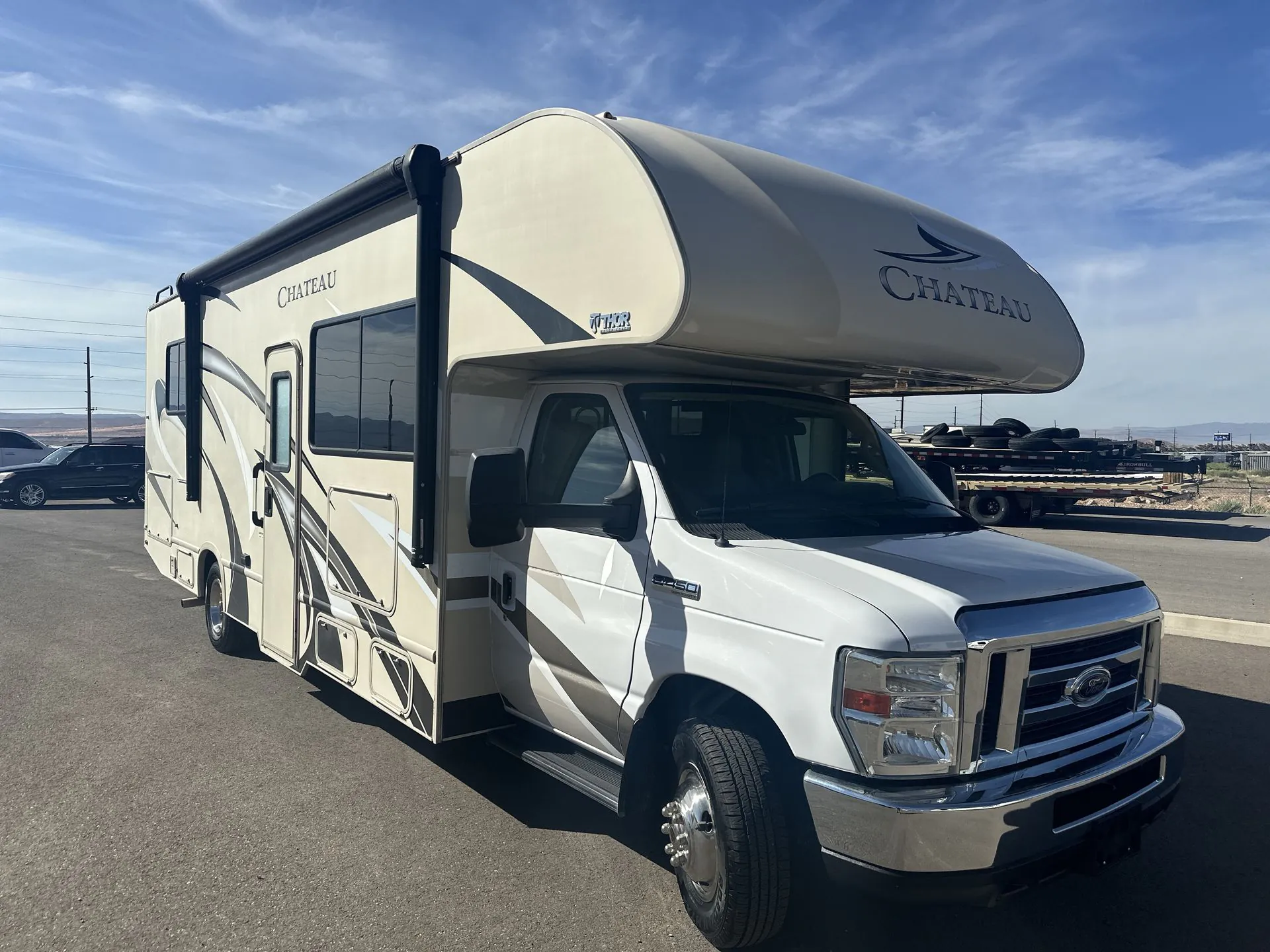 2019 Thor Motor Coach Chateau 28Z - Photo 2
