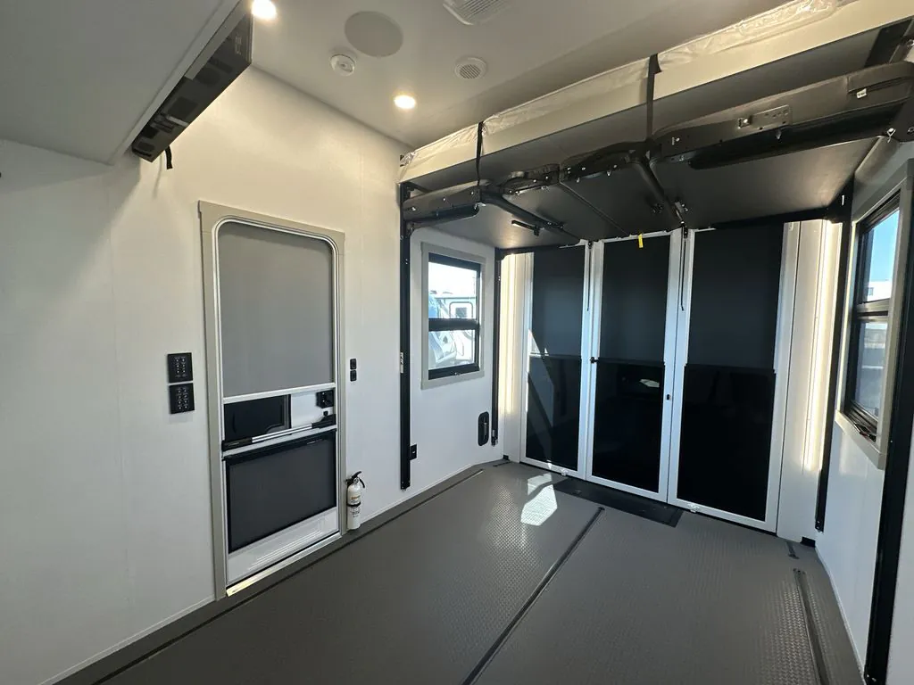 2026 Brinkley Model G 3950, Photos photo 9