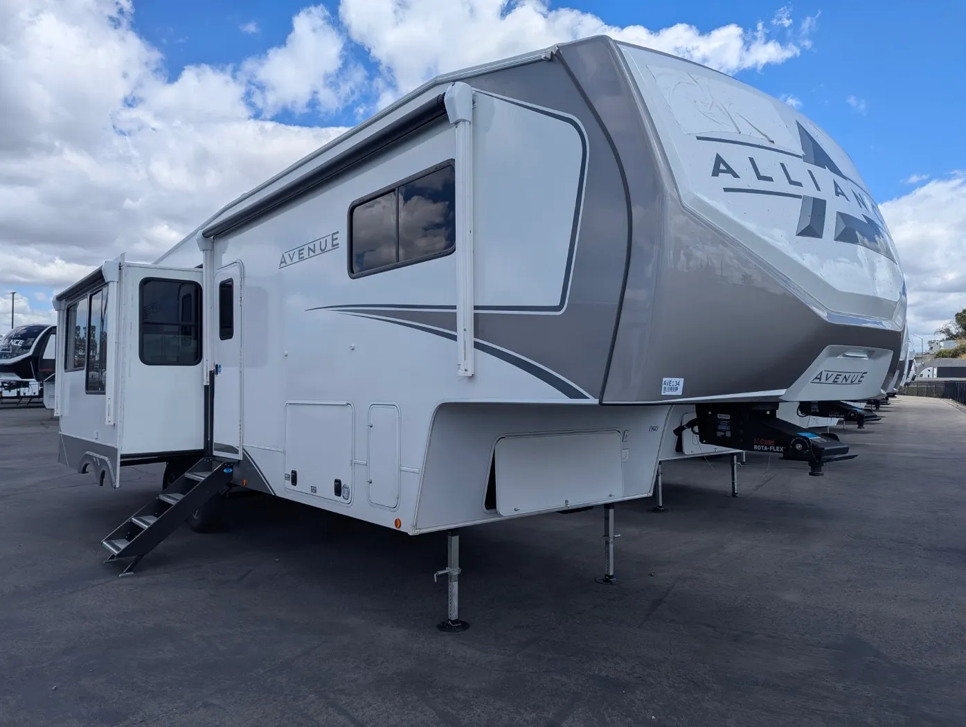 2026 Alliance RV Avenue 32RLS - Photo 2