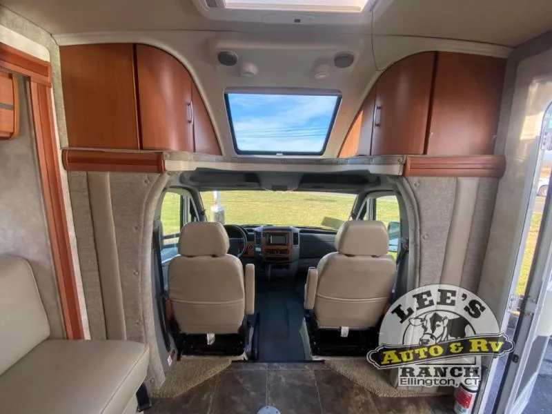 2013 Winnebago View Profile 24V - Photo 4