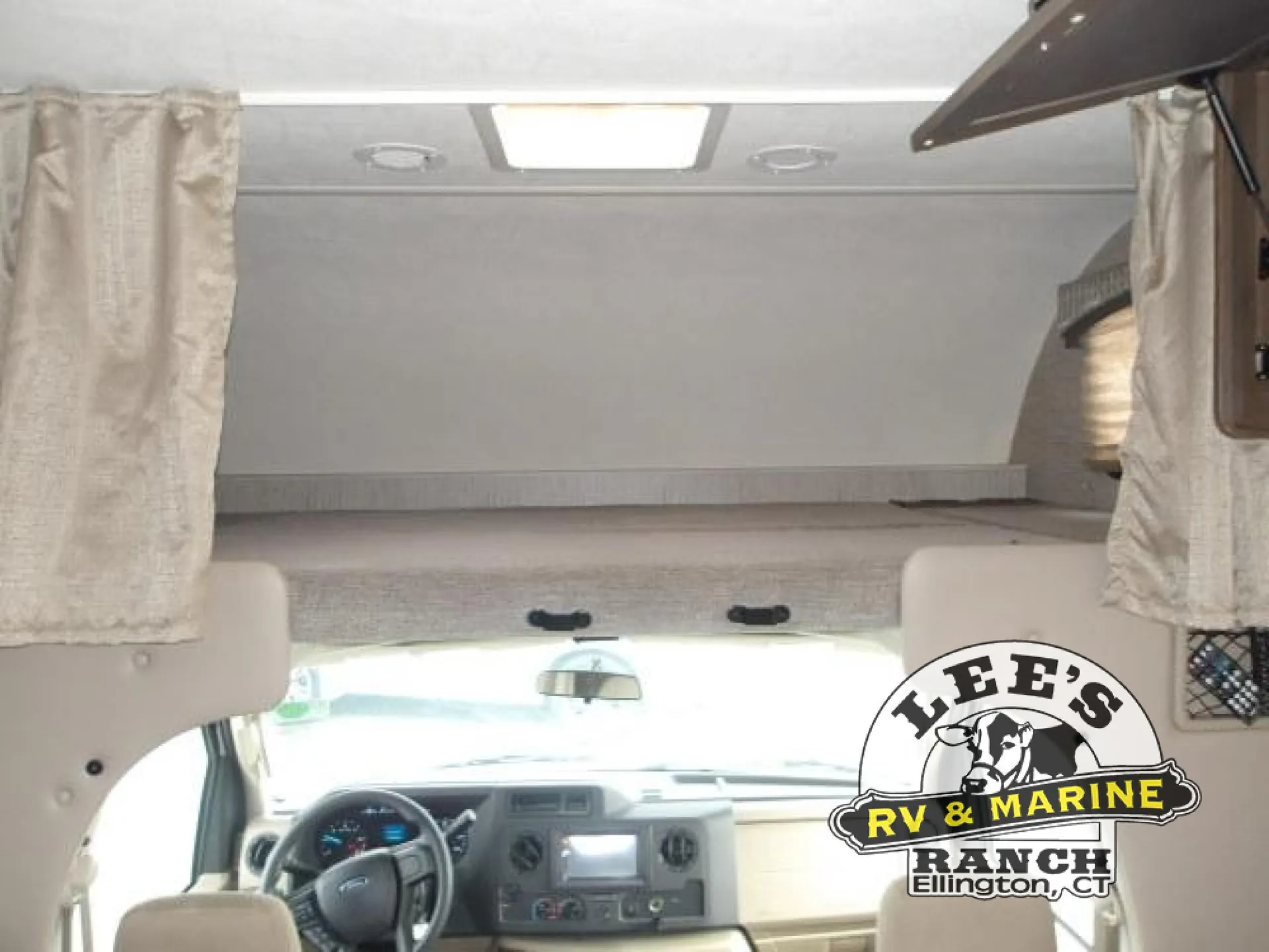2021 Thor Motor Coach Chateau 31EV - Photo 4