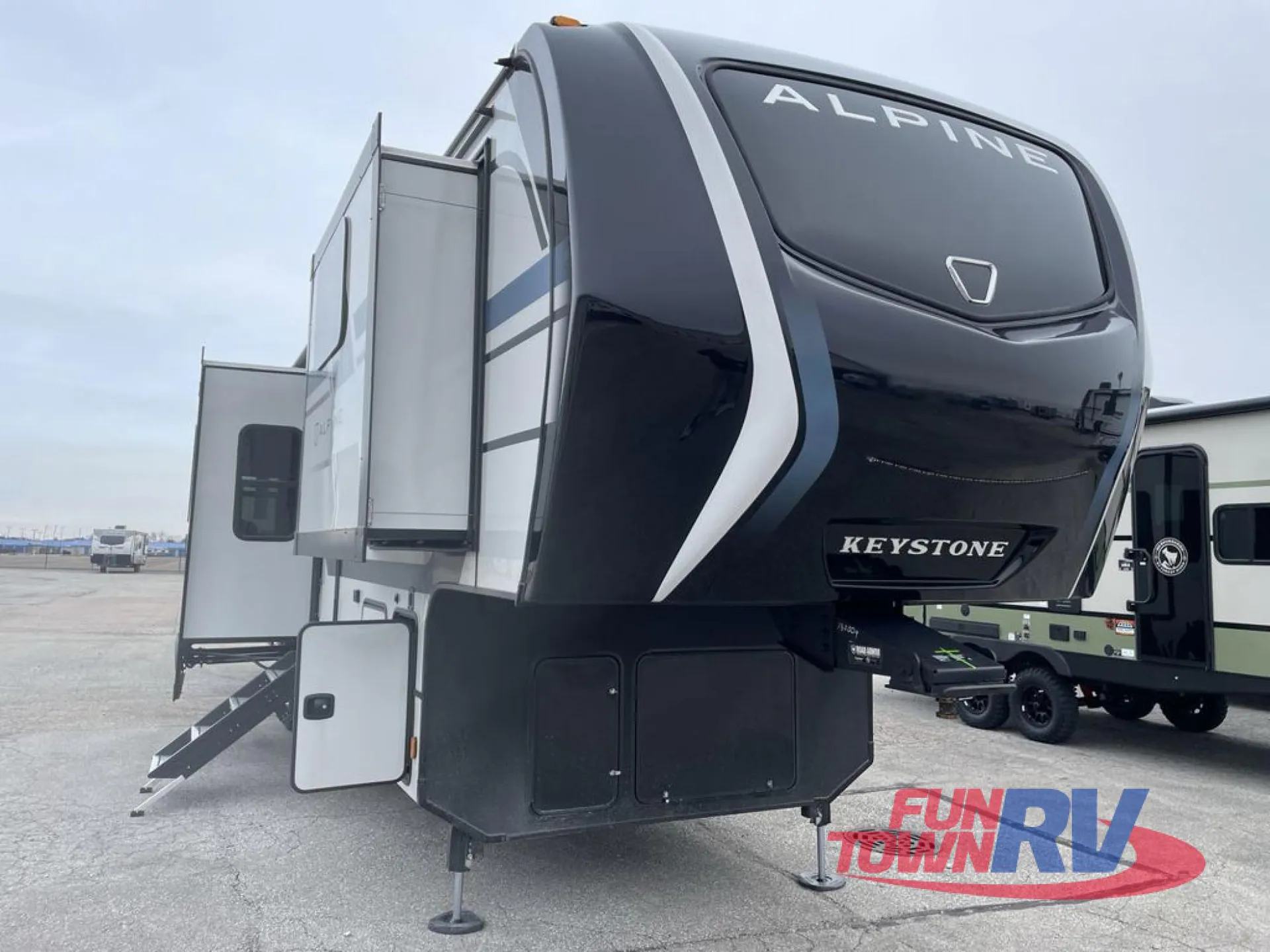 2026 Keystone Alpine 3820FK - Photo 3