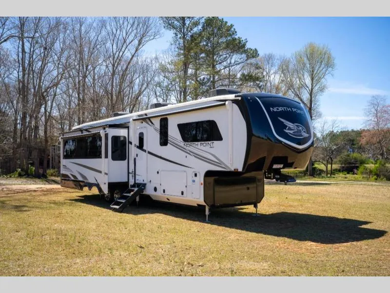 2025 Jayco North Point 381CKRE - Photo 2