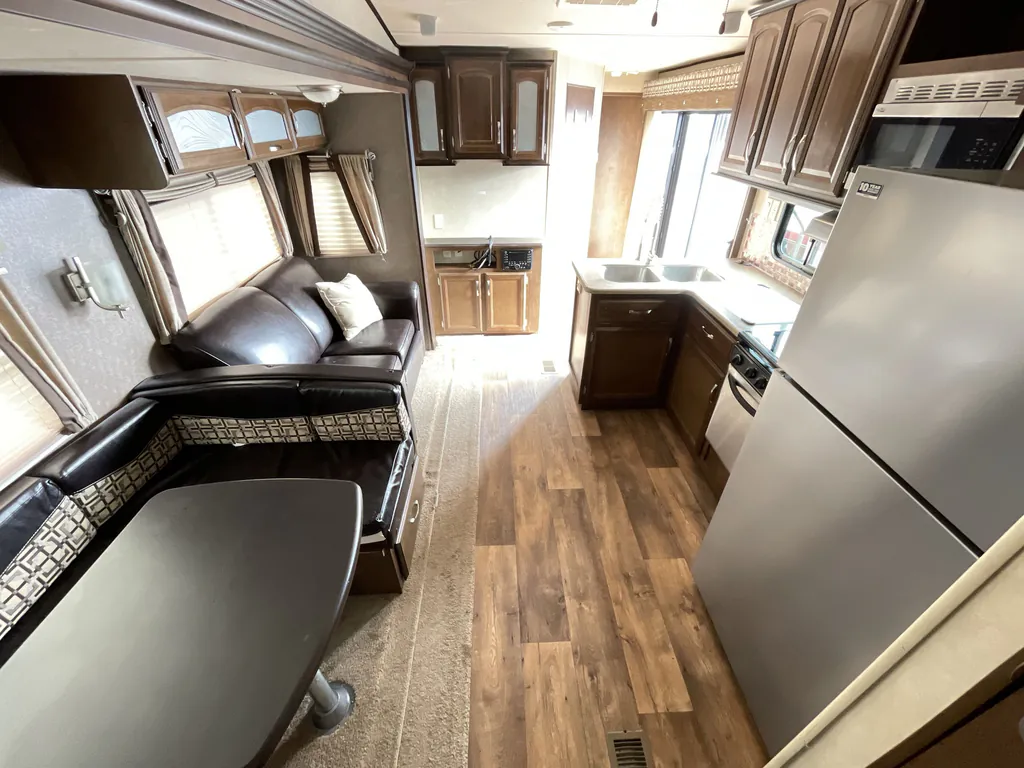 2017 Forest River Salem Villa 4002Q, Photos photo 3