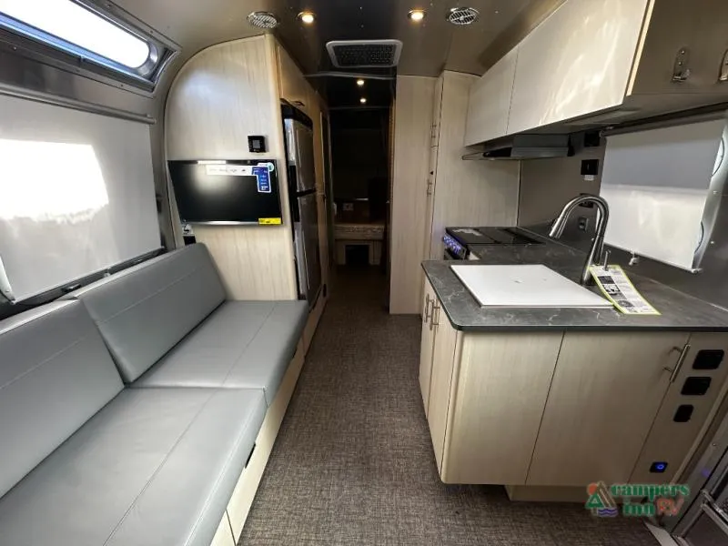 2026 Airstream Flying Cloud 25FB - Photo 3