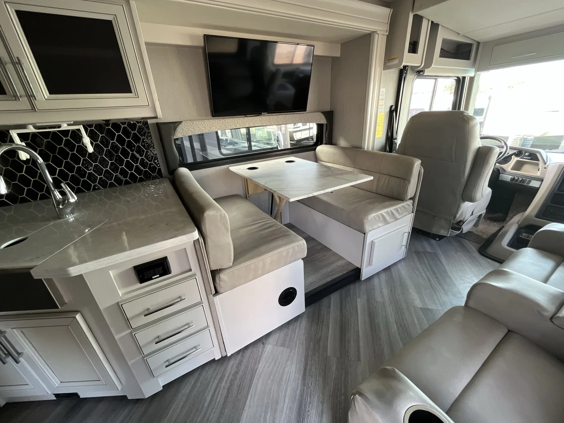 2022 Fleetwood Fortis 33HB — living area main