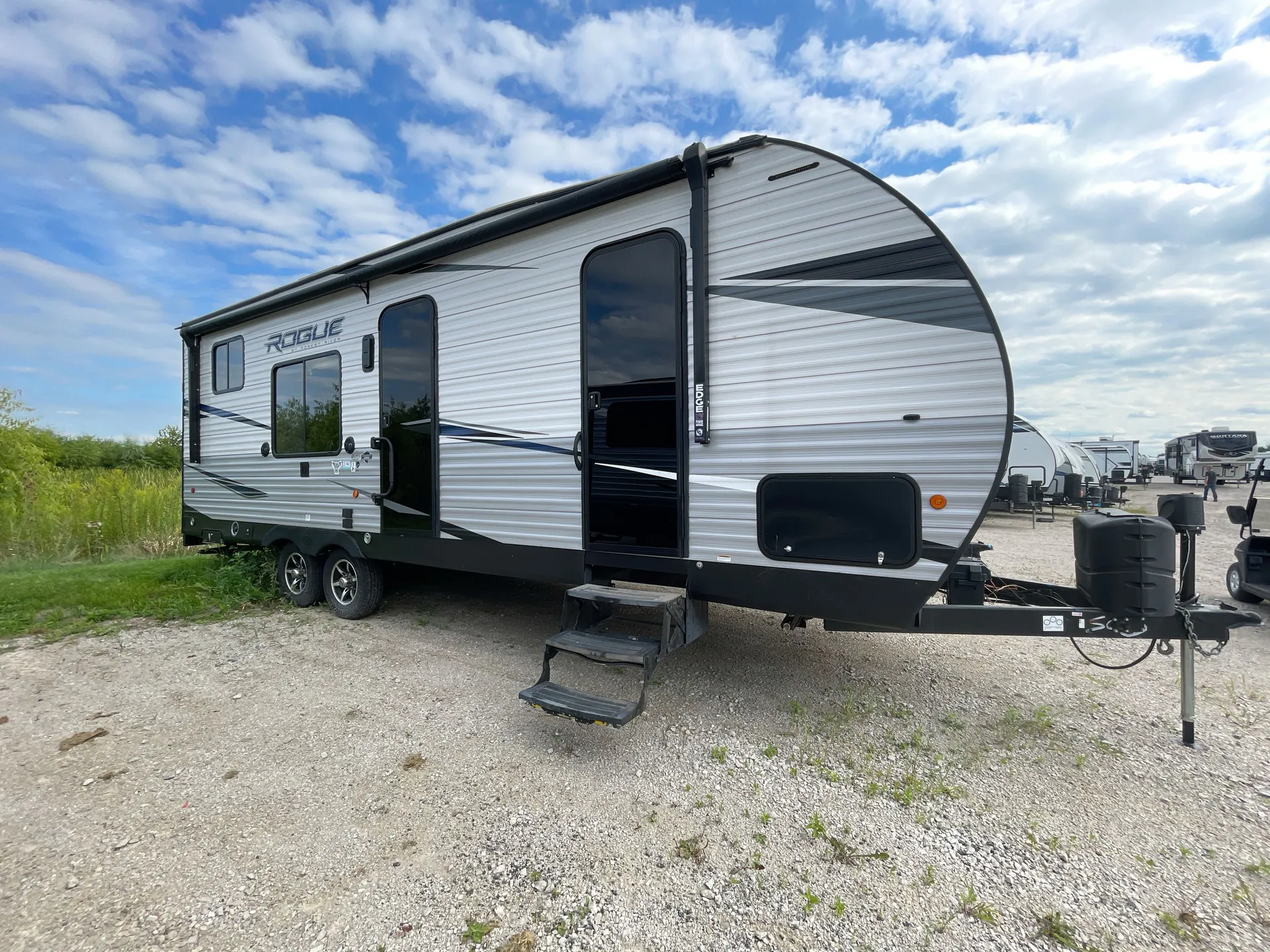2021 Forest River Vengeance Rogue 25V — off campside