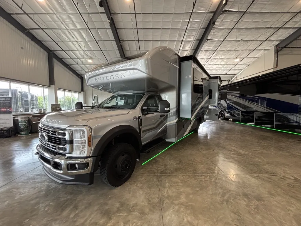 2026 Entegra Coach Esteem XL 32U - Photo 2