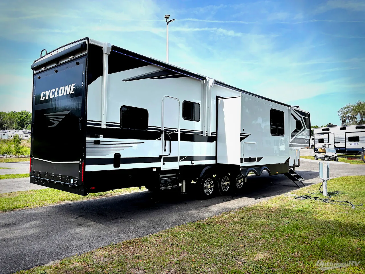 2026 Heartland Cyclone 3913 - Photo 3