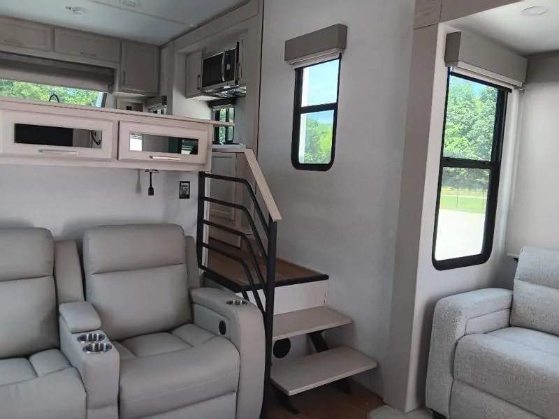 2026 Palomino Columbus 388FKH - Photo 4