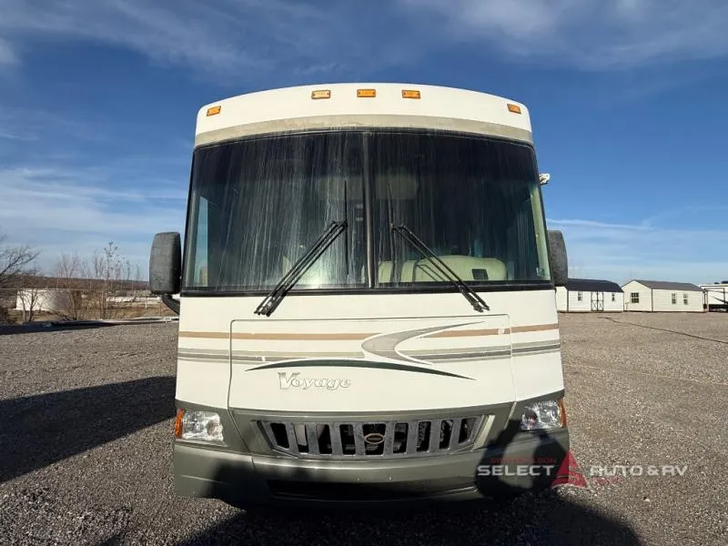 2005 Winnebago Voyager 35D - Photo 2
