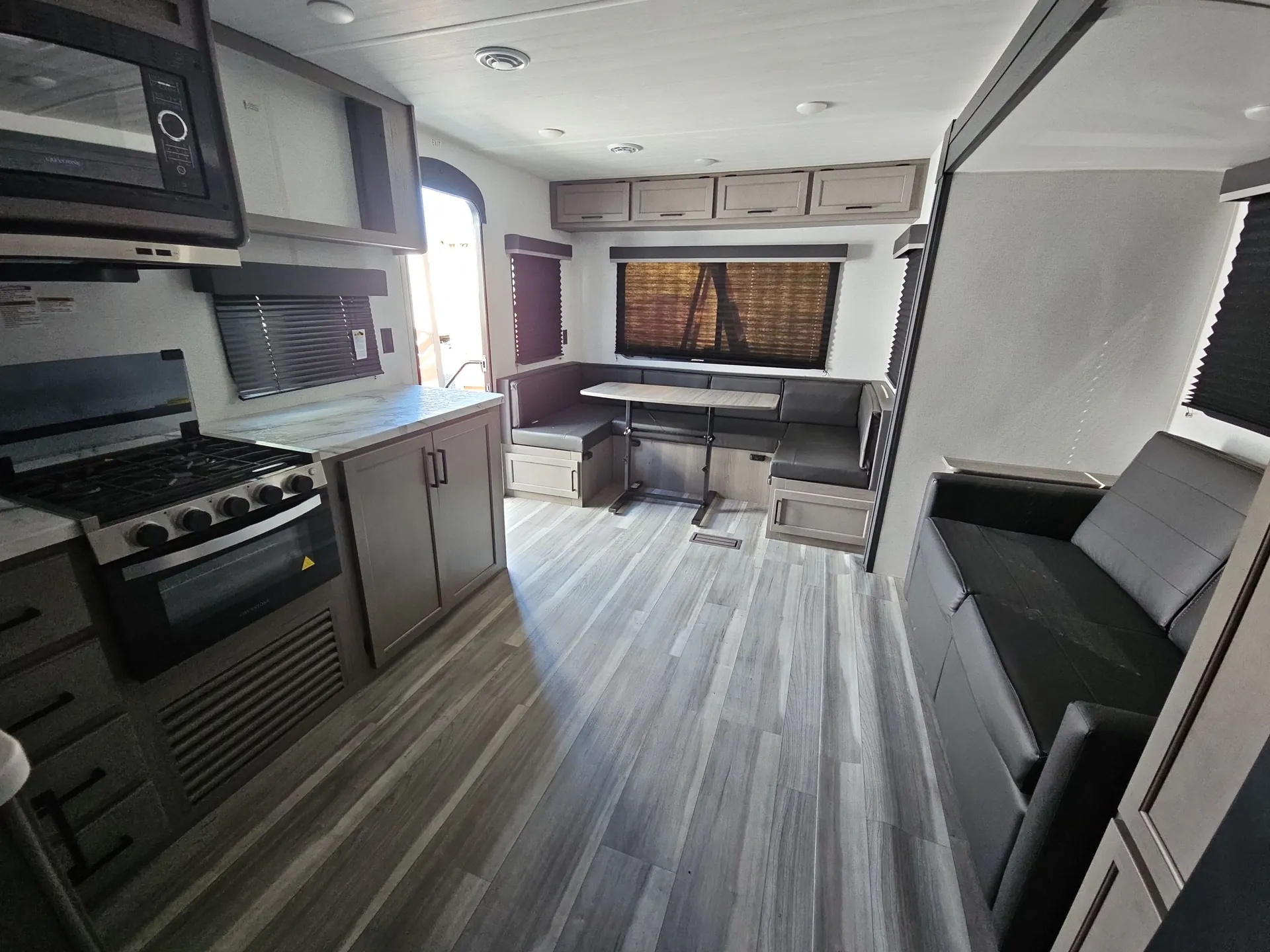 2024 Keystone Hideout 25RDS — living area main