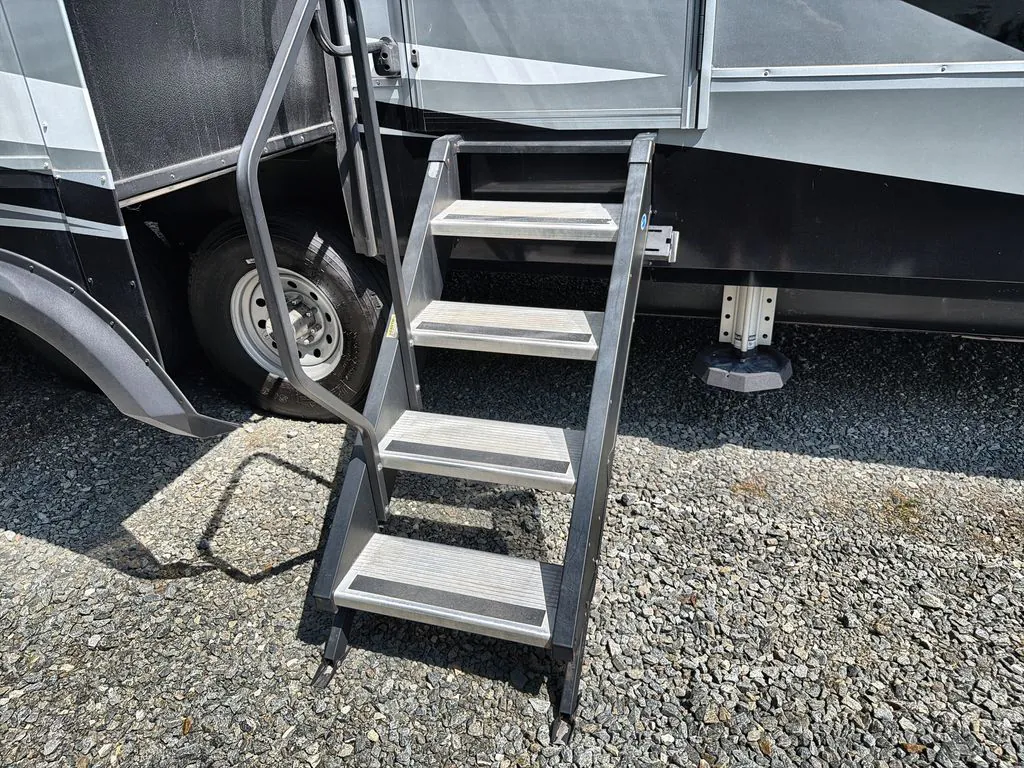 2019 Grand Design Solitude 385GK-R - Photo 3