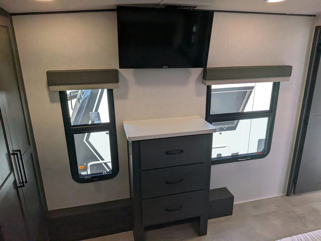 2025 Forest River Rockwood Signature R361RLS, Photos photo 3