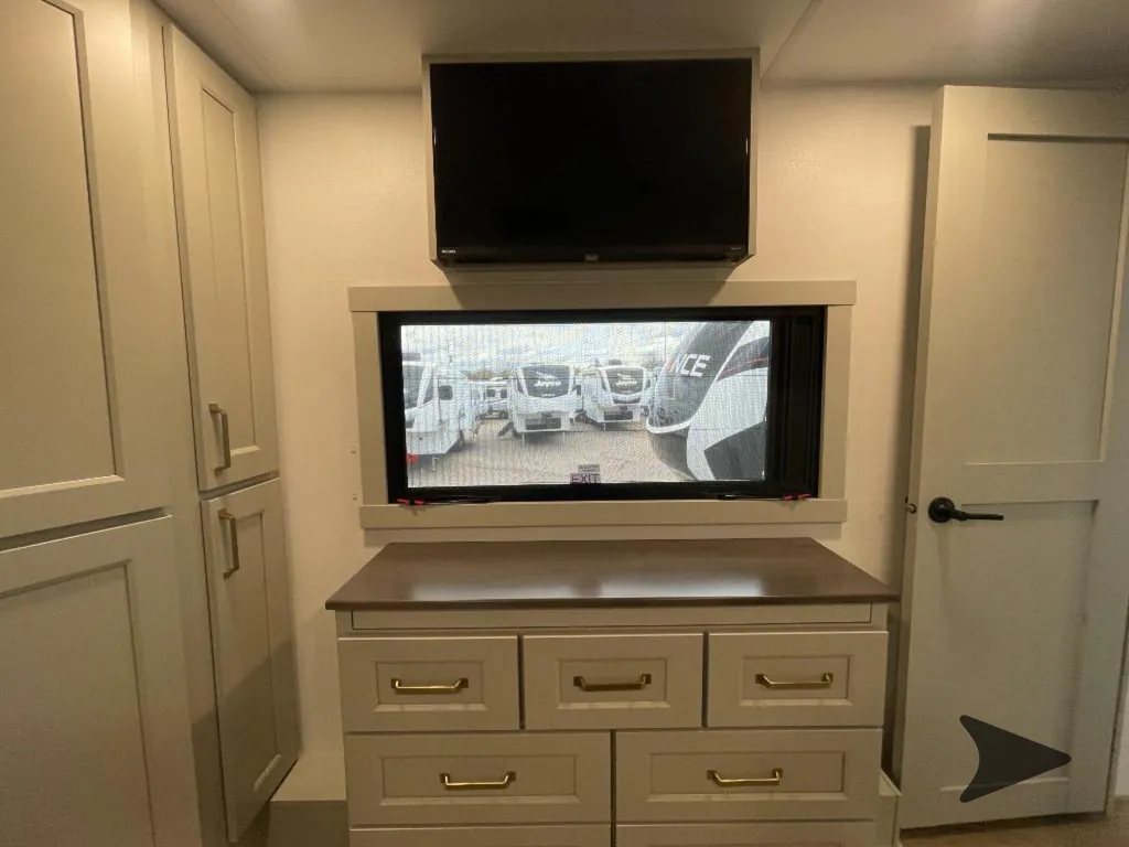 2026 Brinkley Model G 3950, Photos photo 61