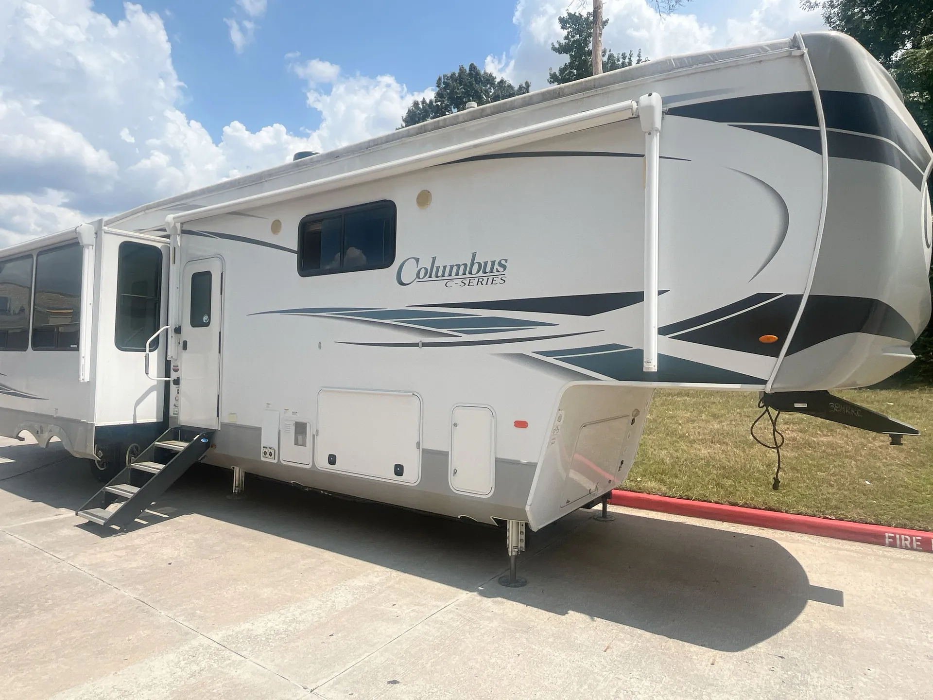 2021 Keystone Arcadia 3660RL - Photo 2