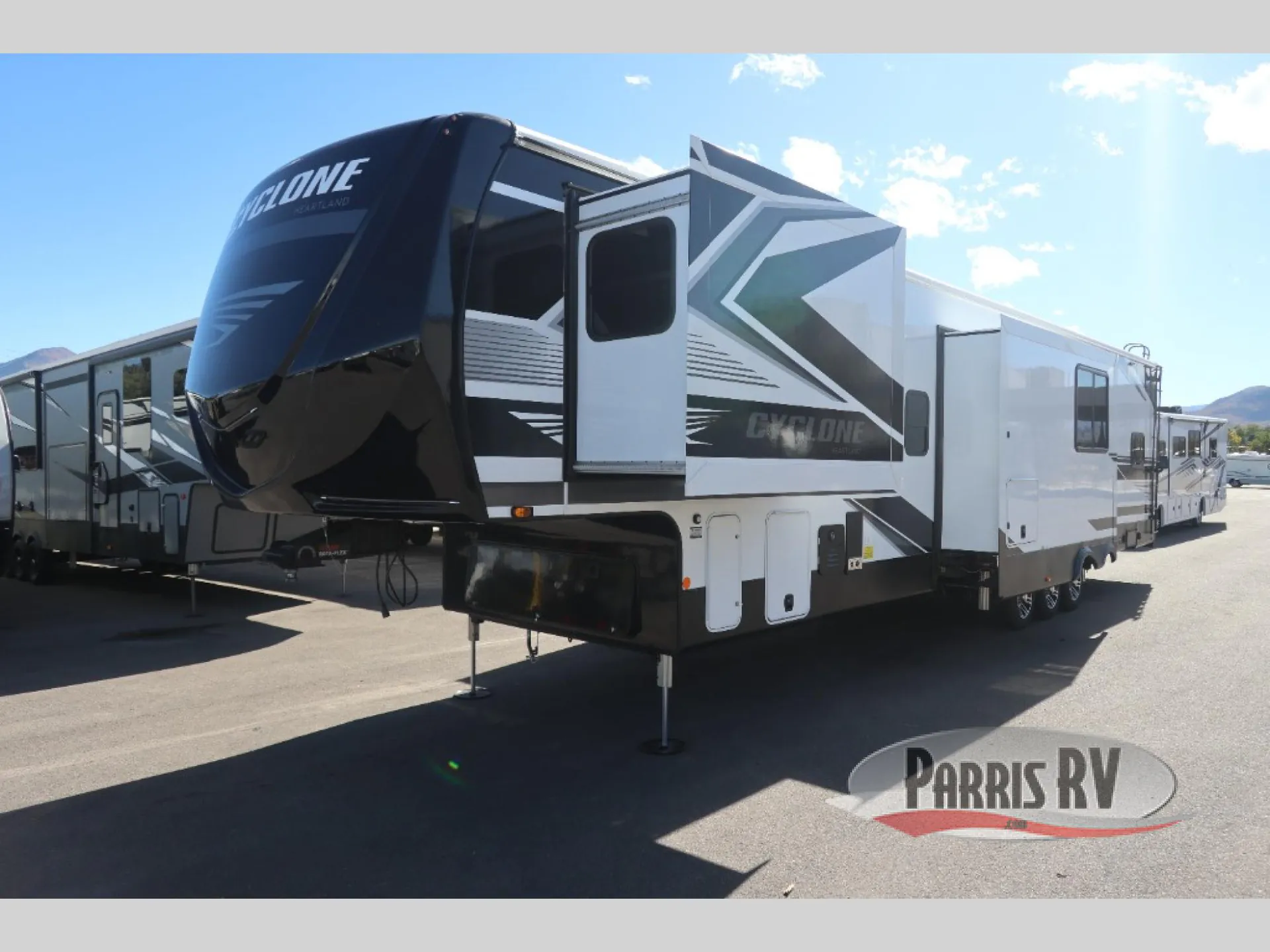 2026 Heartland Cyclone 3914 - Photo 4