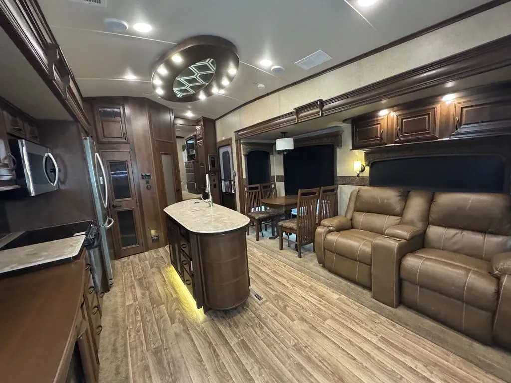 2015 Jayco Pinnacle 36FBTS, Photos photo 16