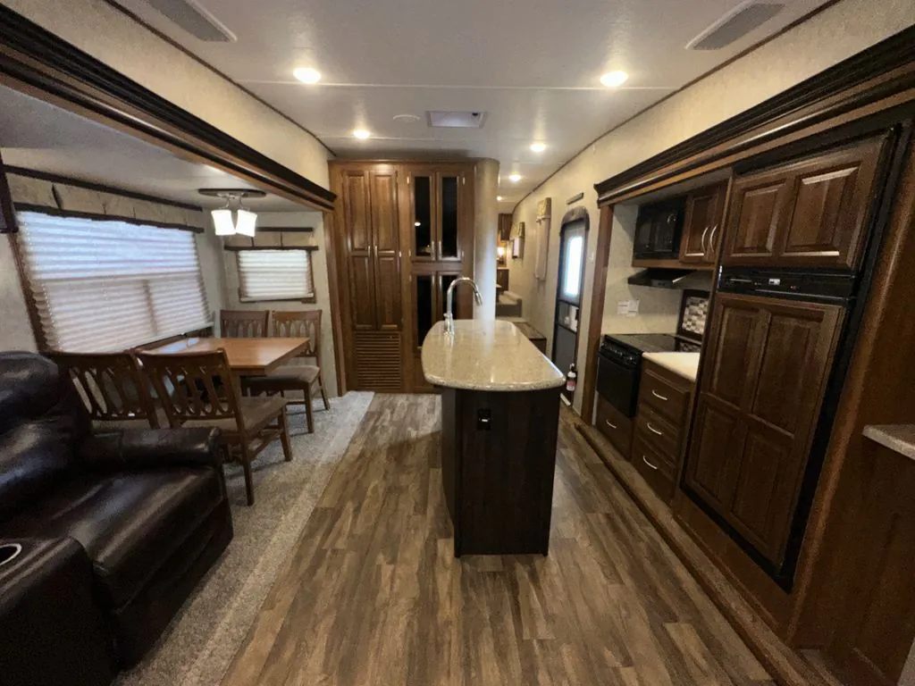 2017 Prime Time Crusader 295RST, Photos photo 9