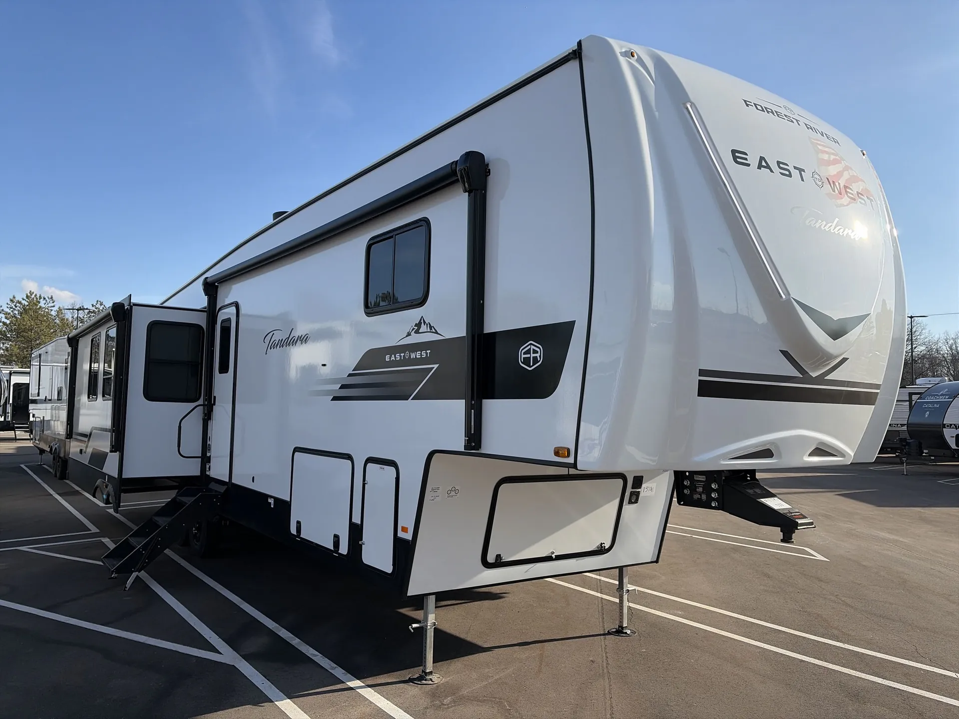 2026 East to West Tandara 388LR - Photo 2