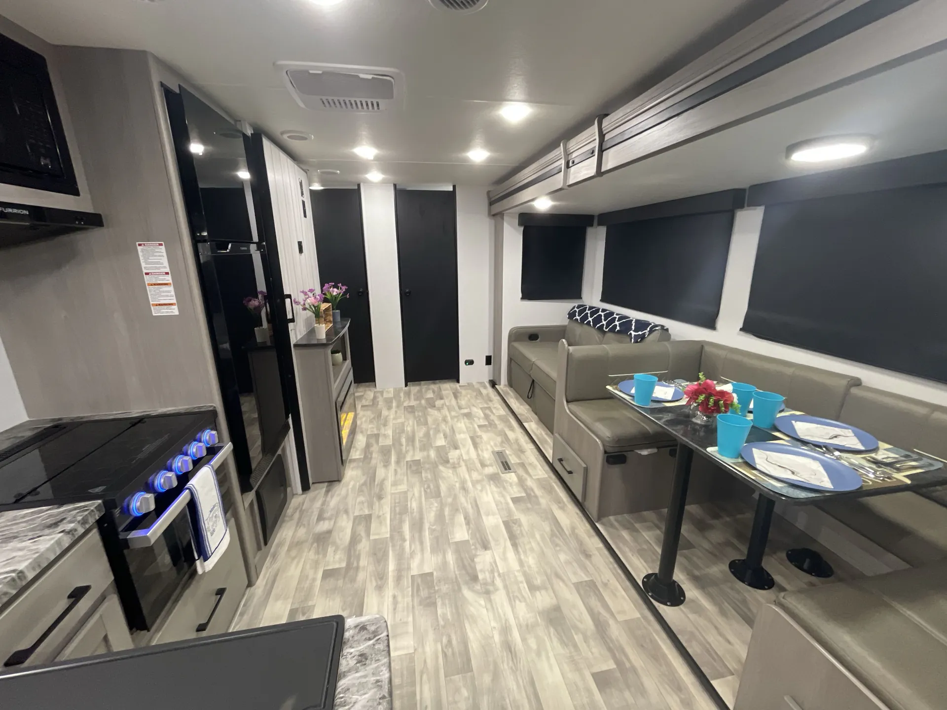 2024 Dutchmen Kodiak 302BHSL — living area main