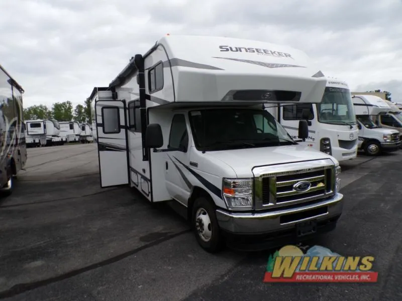 2024 Forest River Sunseeker LE 3250DSLE - Photo 2