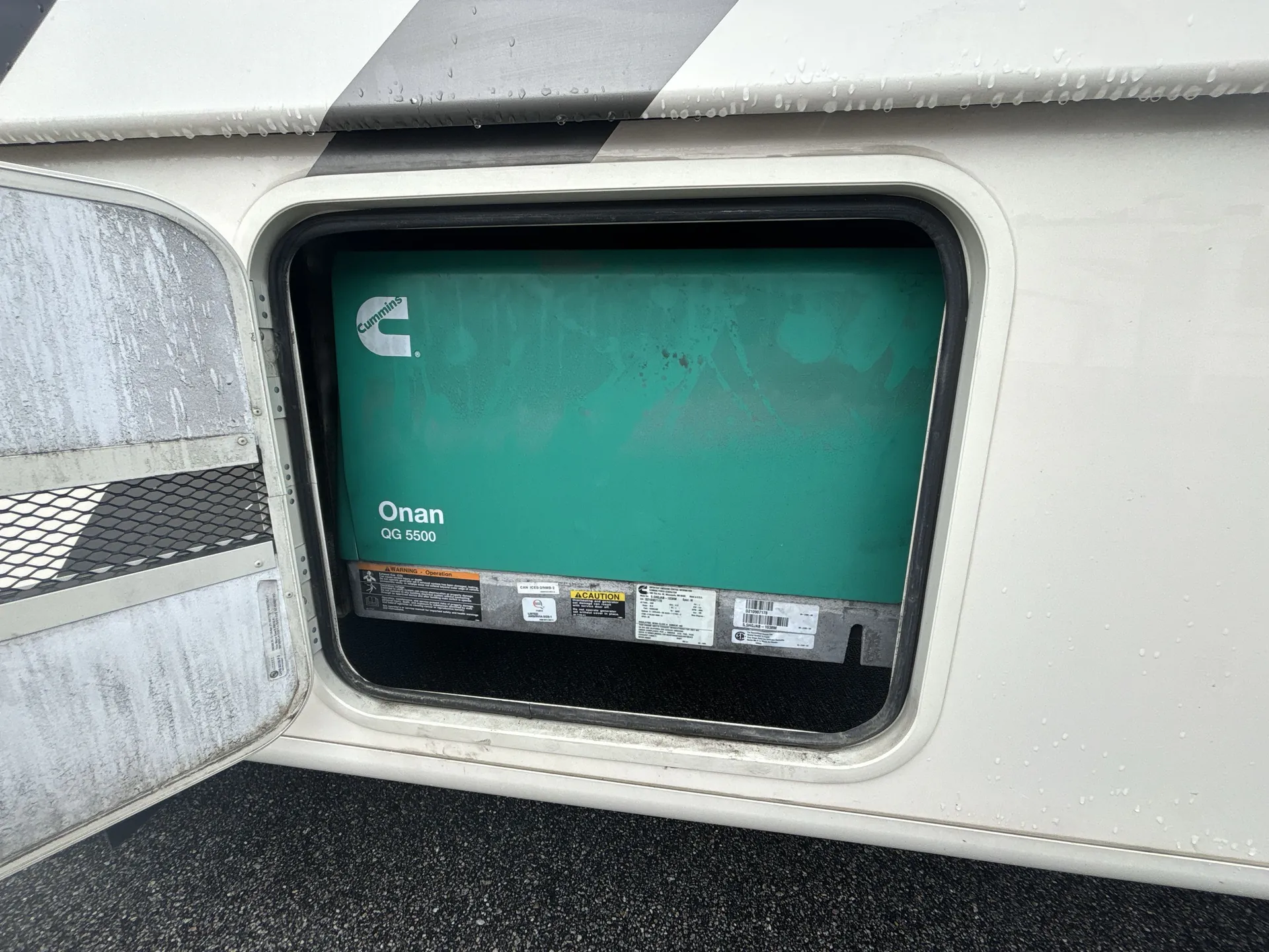 2022 Thor Motor Coach Ace 32.3 — living area main