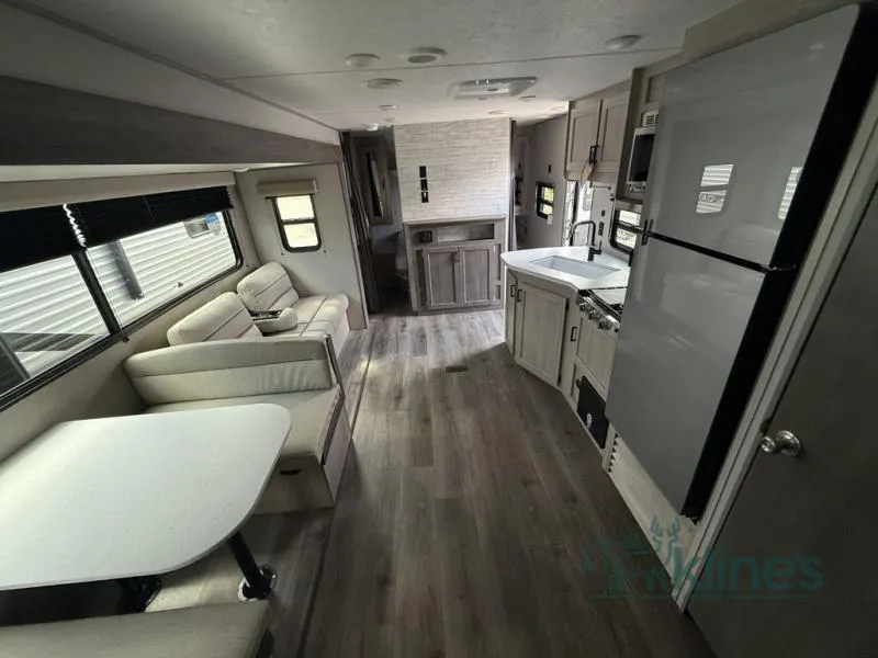 2026 Coachmen Catalina Summit Series 8 261BHS - Photo 4