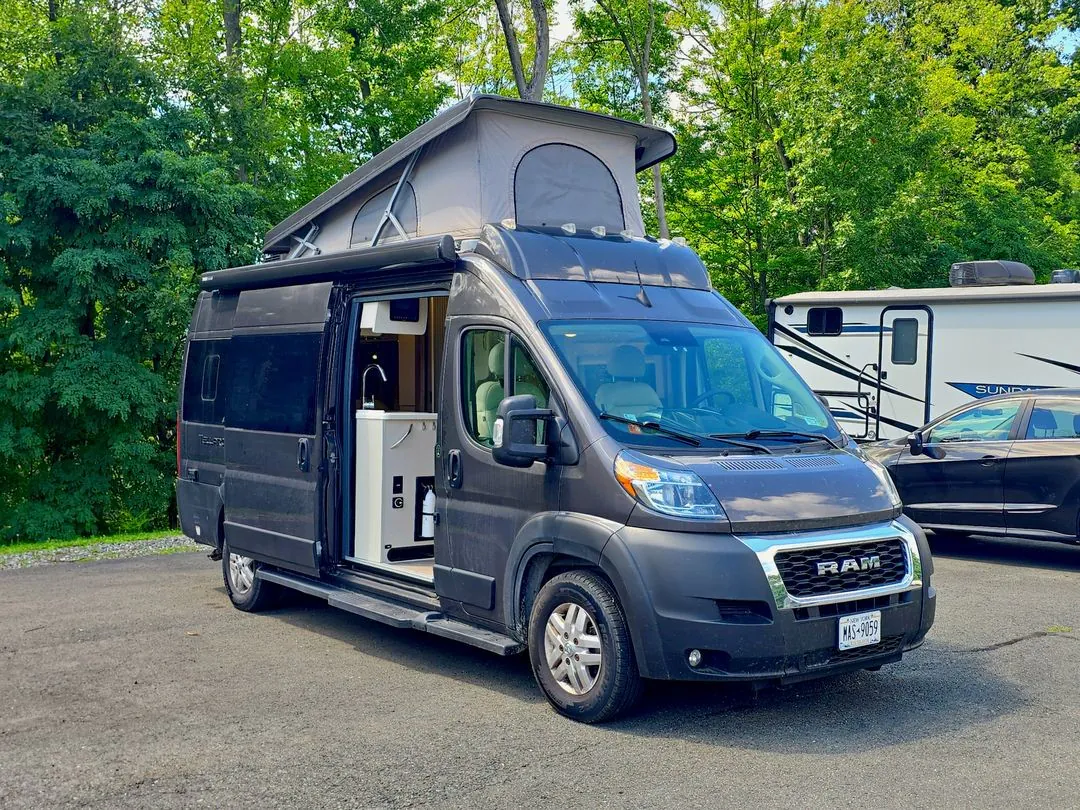2022 Thor Motor Coach Tellaro 20J - Photo 2