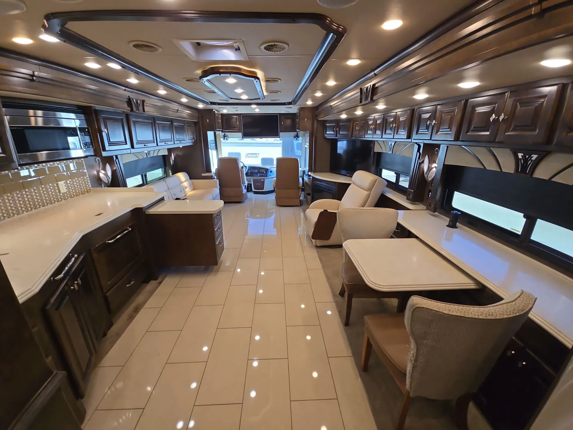 2016 Tiffin Phaeton 44 OH — living area main