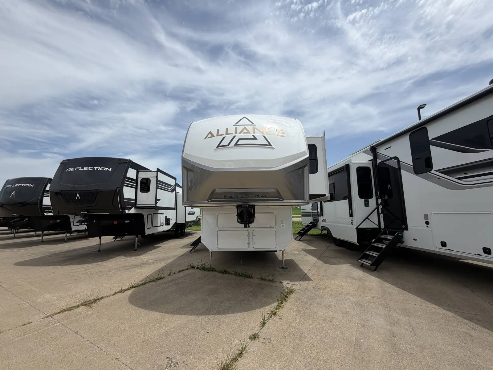 2026 Alliance RV Paradigm 395DS - Photo 4