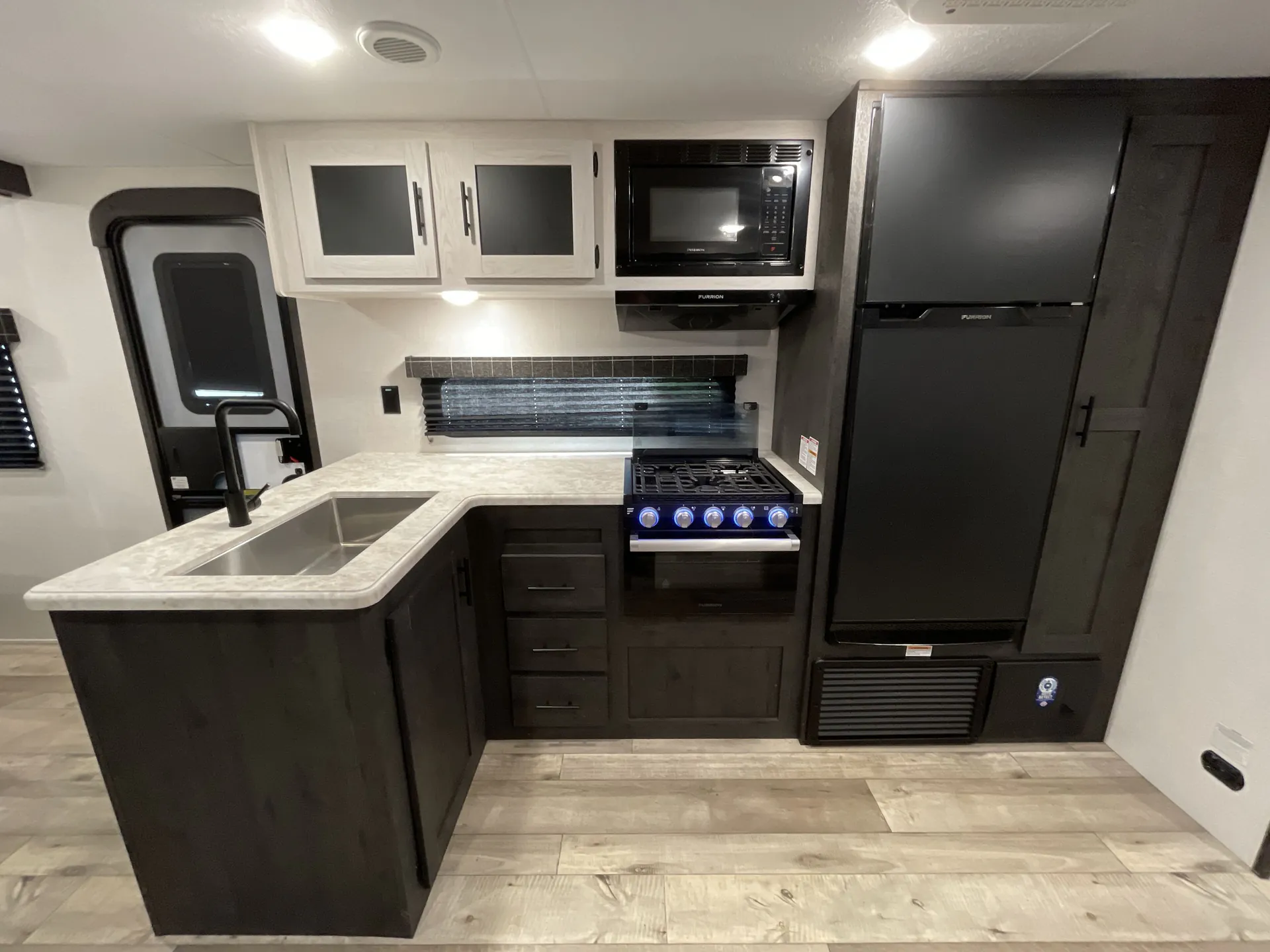 2023 K-Z Rv Sportsmen Se 332BHKSE — living area main
